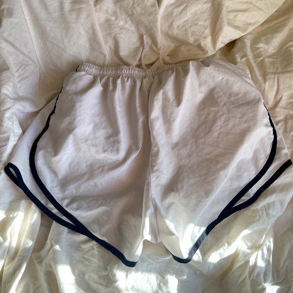 Women’s Nike running shorts - Picture 2 of 4